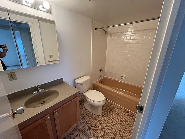 Claybourne Apartments — Photo 16