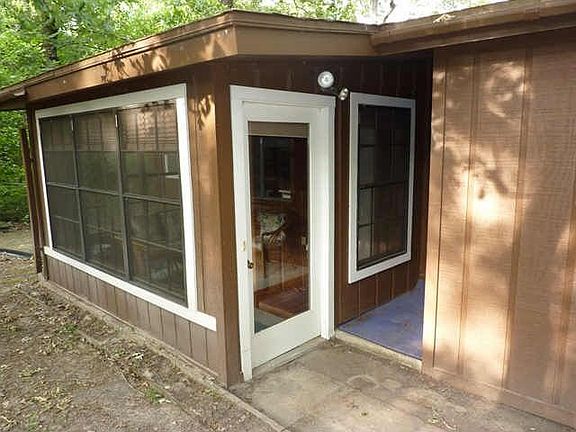 3rd image of 736 Dogwood Dr