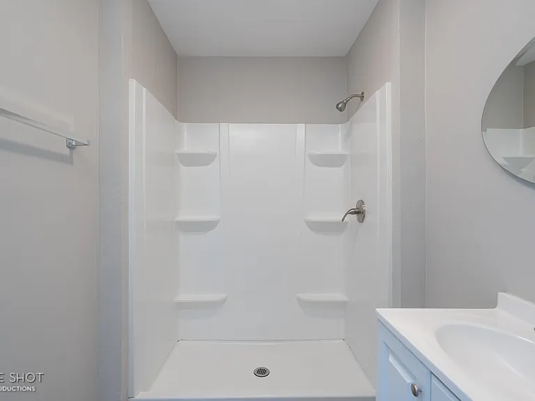 2744 Russell Ave — Photo 10