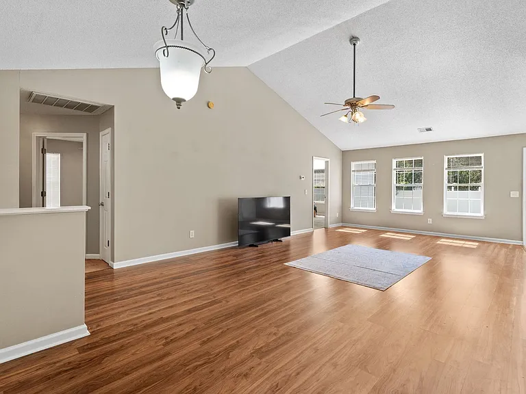 4681 Southgate Pkwy — Photo 11