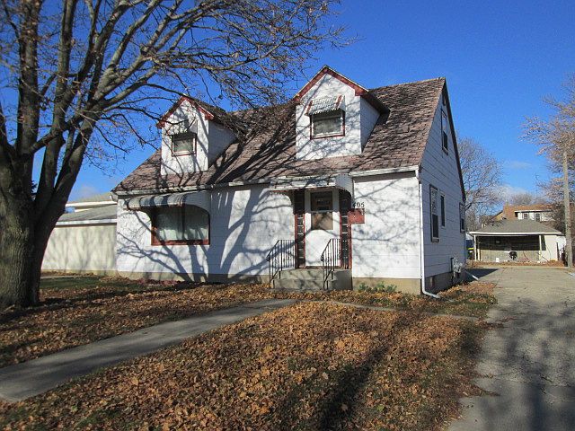 1st image of 405 3rd Ave S