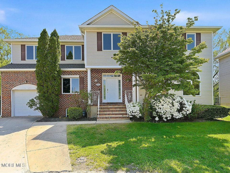 1st image of 402 Twin Oaks Drive