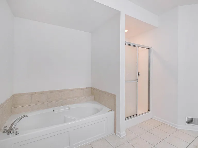 2925 N Knightsbridge Cir — Photo 22