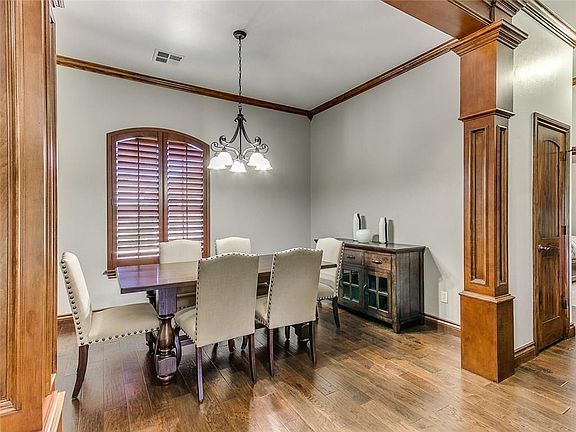 5th image of 10616 Timber Oak Dr