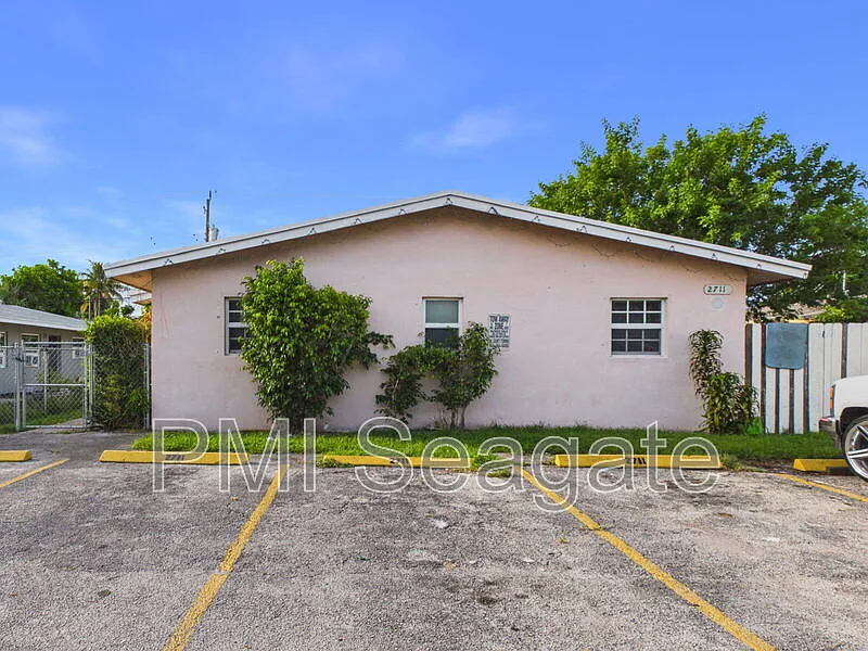 2711 NW 1st St #4