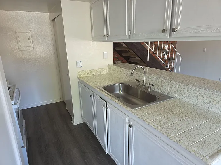 2646 Tiller Ave — Photo 7