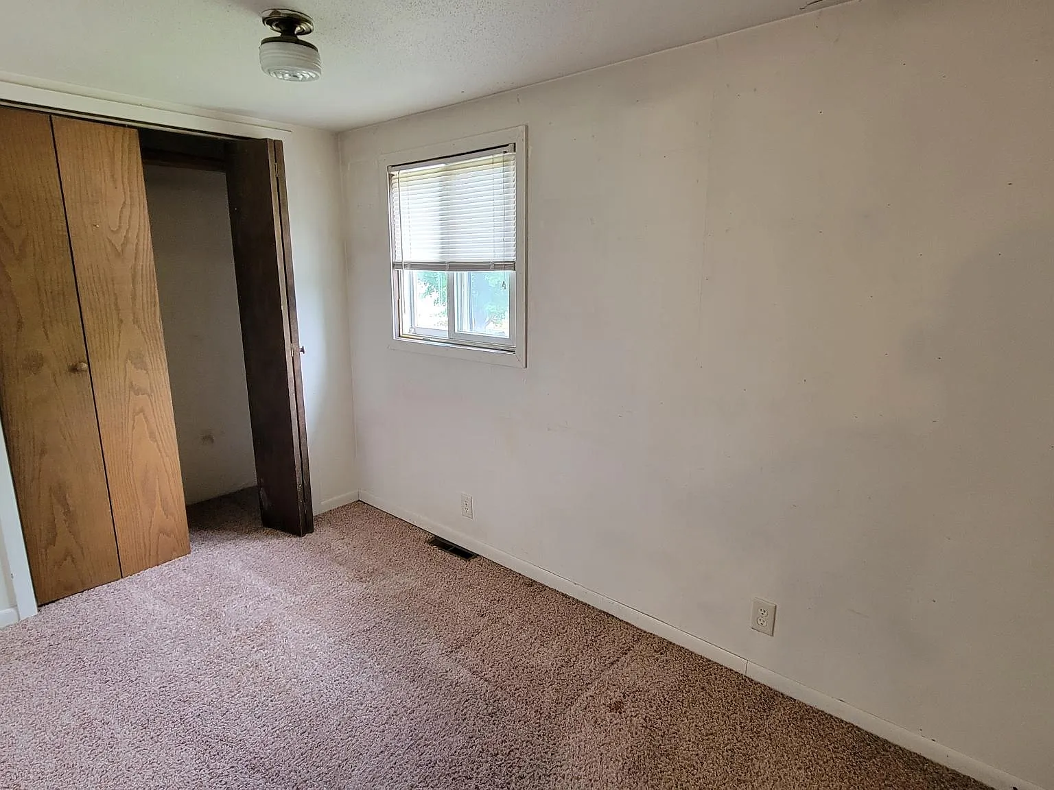 5 bed, 1200 sqft, $940 — Photo 4