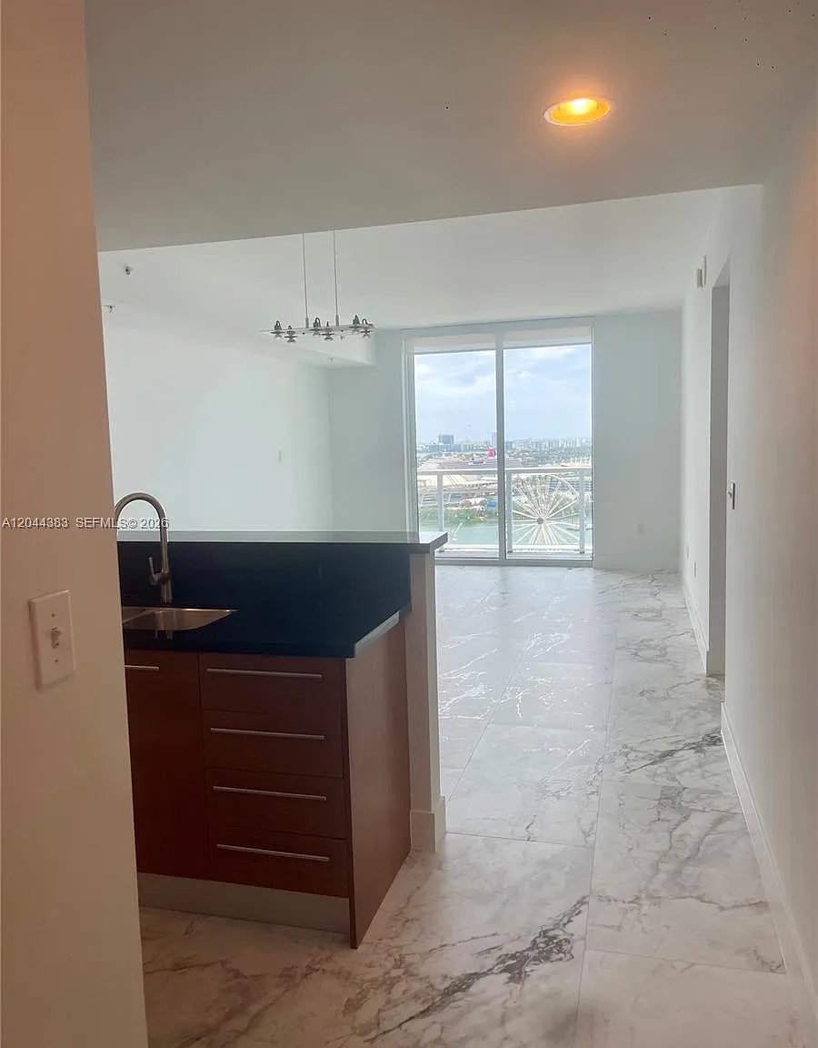 Vizcayne South Condo — Photo 4