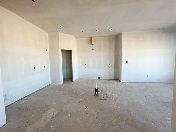 5th image of 208 Blackhawk Dr