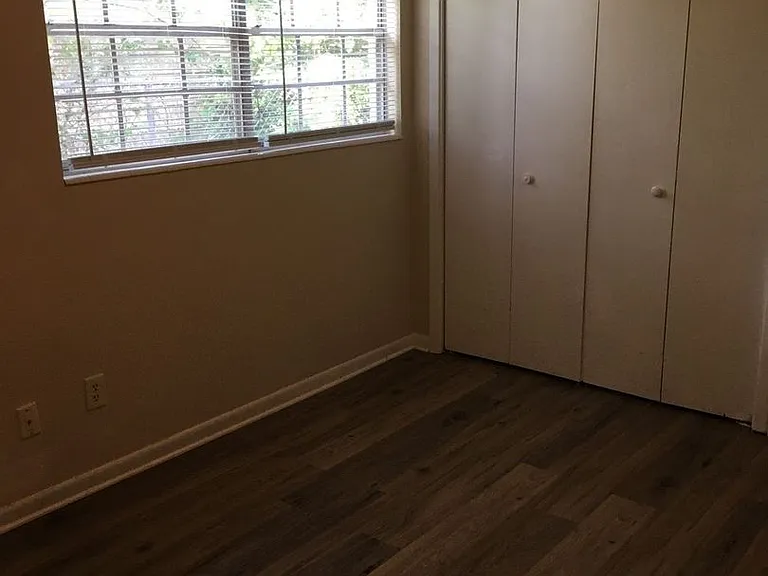 1527 Grace Ave — Photo 10