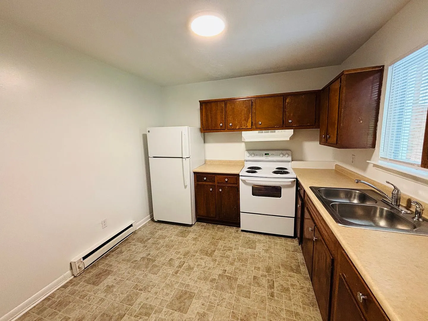 2 Bedroom, 1 Bath Apartment — Photo 3