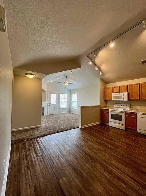 2 bed, $1,550 — Photo 3