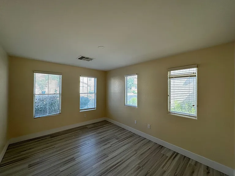 5640 Woods Crossing St — Photo 5