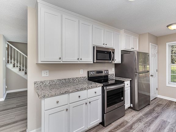 5th image of 428 Lockwood Dr