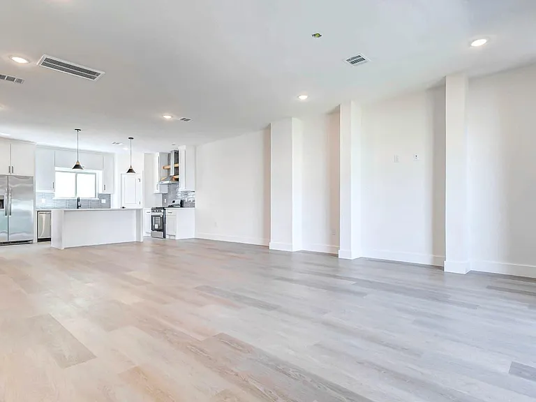 5636 Dolores St — Photo 8