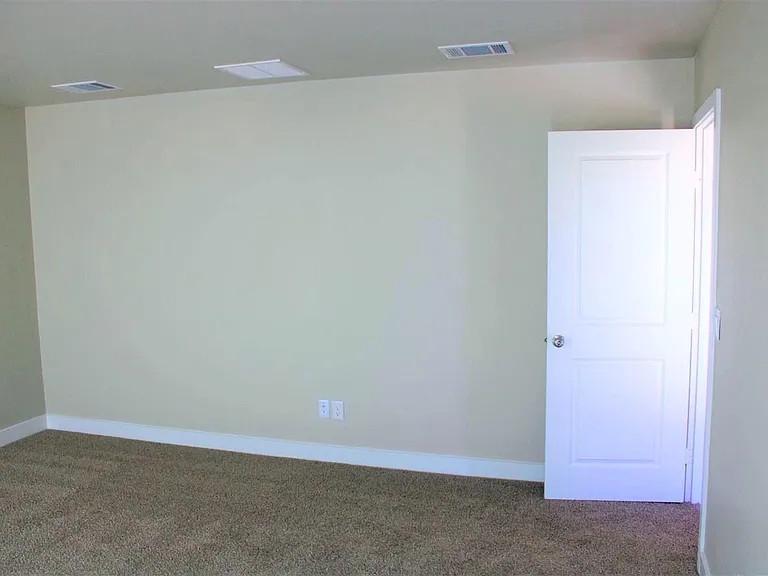 3015 Valencia Ave — Photo 5