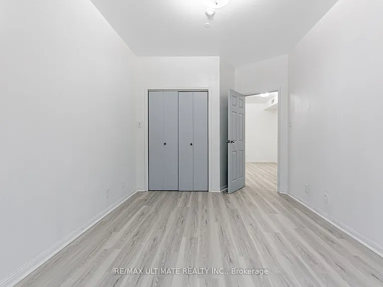 996 Queen St E #4 — Photo 8