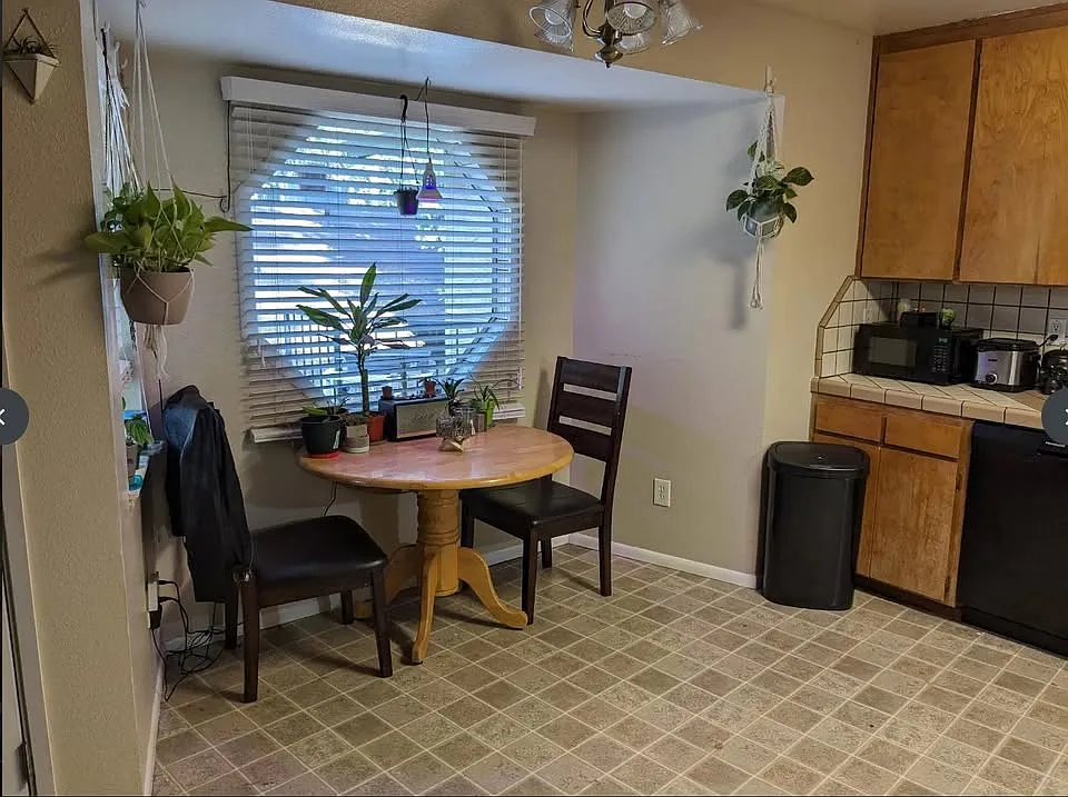 2 bed, 850 sqft, $1,075 — Photo 2