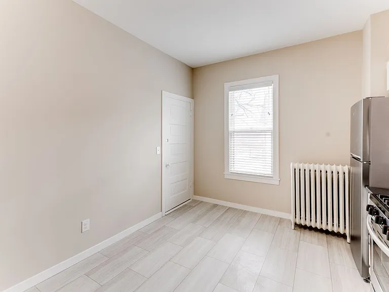 273 W Sturgis St — Photo 14