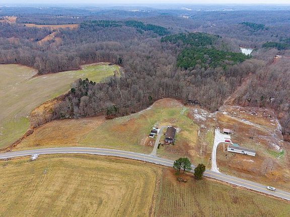 3rd image of 4043 Happy Hollow Rd