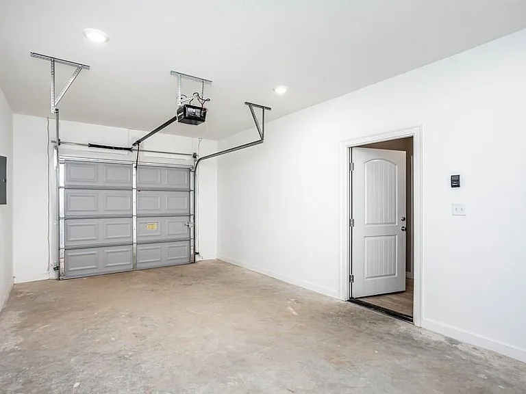 900 Valley Oaks Ln #P — Photo 11