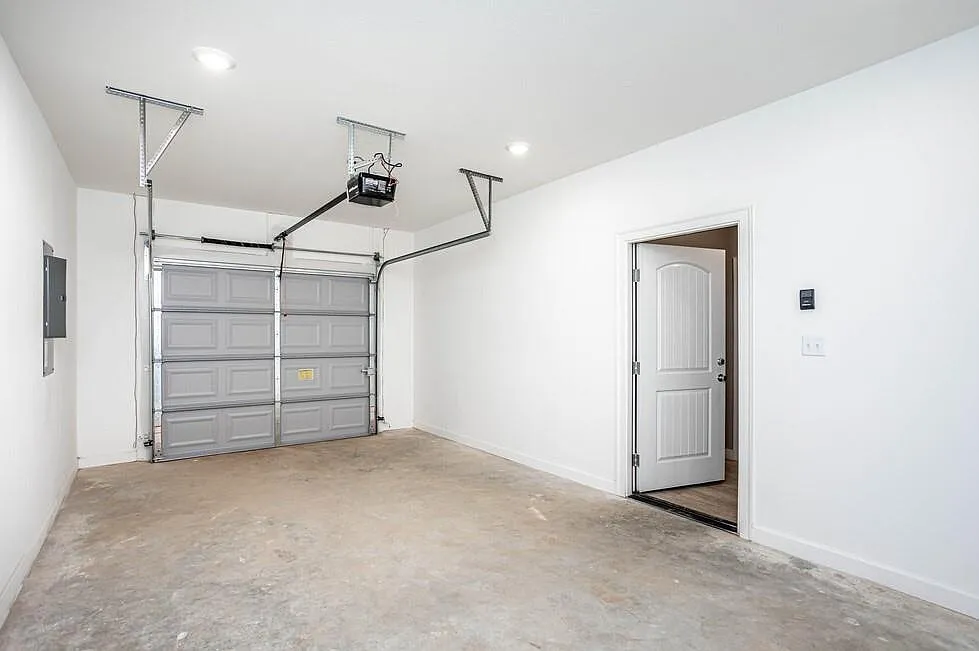 Building Photo - 902 Valley Oaks Ln #902