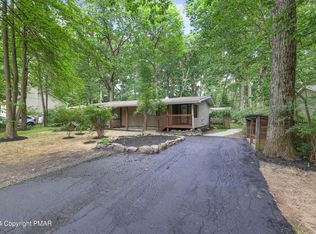 2150 Vacation Ln, Pocono Summit, PA