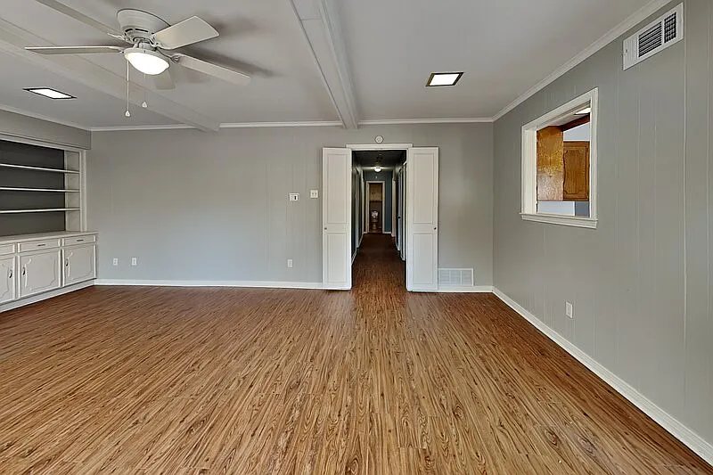 3 bed, 2.5 bath, 2050 sqft, $2,695 — Photo 3