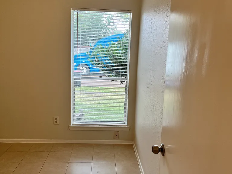 269 Willoughby Dr — Photo 1