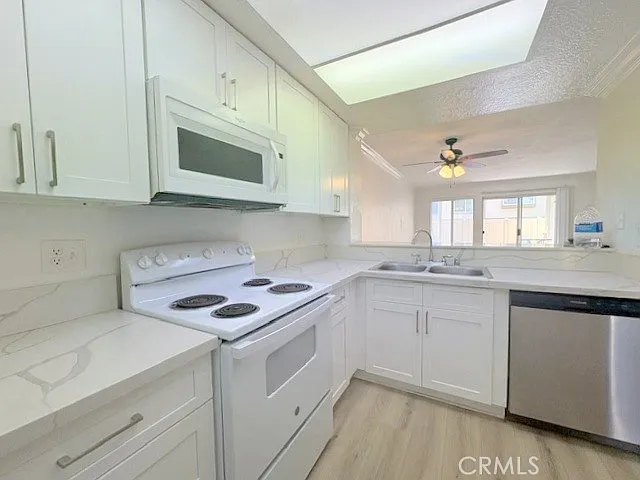 2 bed, 2.5 bath, 1072 sqft, $2,500 — Photo 4