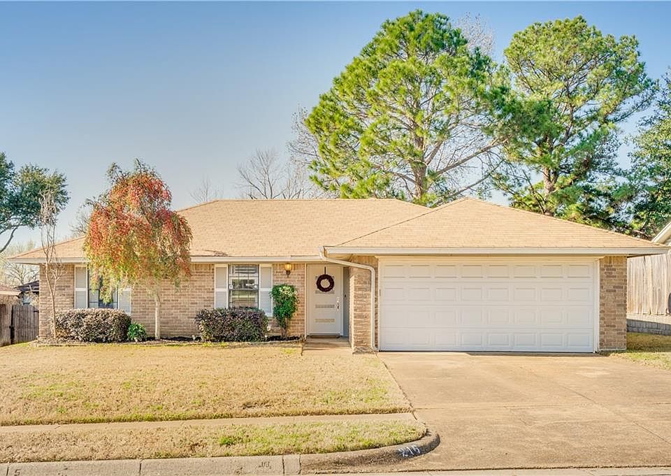 1st image of 216 Almond Ln