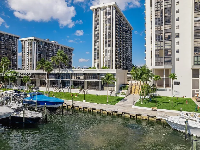 1865 Brickell Ave #A805 — Photo 15