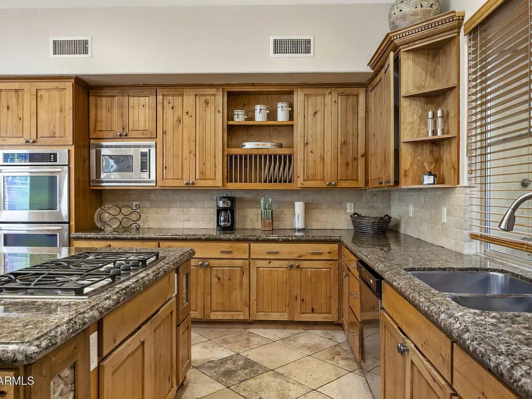 9572 E Mountain Spring Rd — Photo 10
