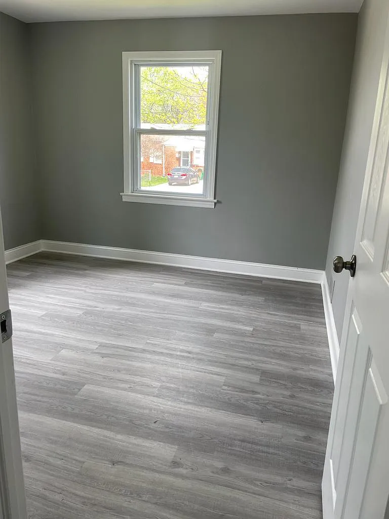 3 bed, 900 sqft, $2,300 — Photo 4