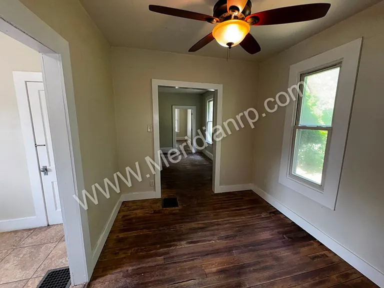 1323 Grant Ave — Photo 3