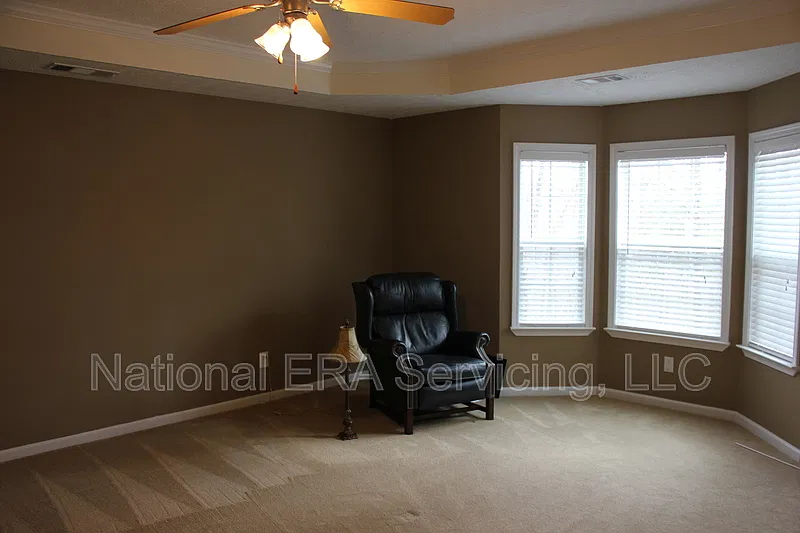 3 bed, 2.0 bath, 2070 sqft, $2,000 — Photo 3