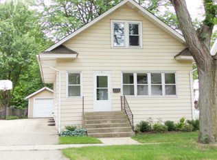 101 McKinley Ave, Geneva, IL 60134