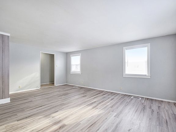 5th image of 2416 Crest Ave
