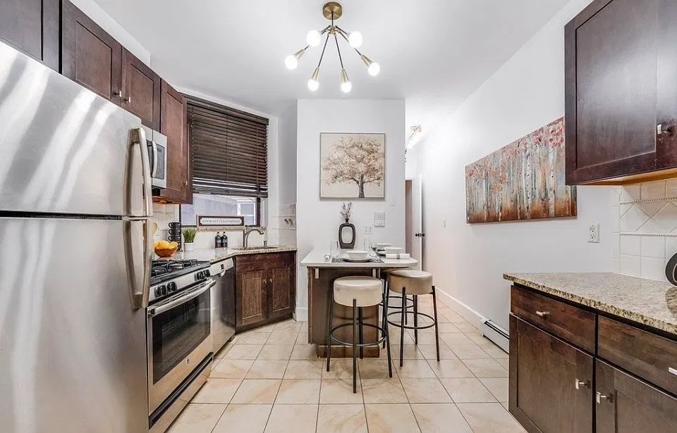 2 bed, 906 sqft, $4,200 — Photo 2