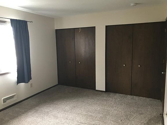 Upper level bedroom - double closet