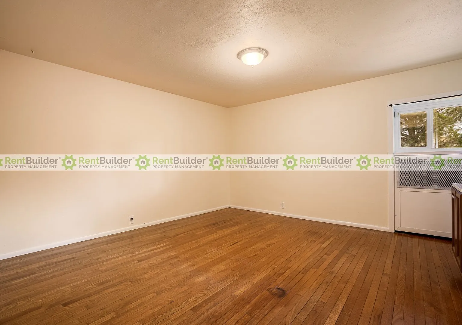 3 bed, 1.5 bath, 1770 sqft, $1,995 — Photo 2