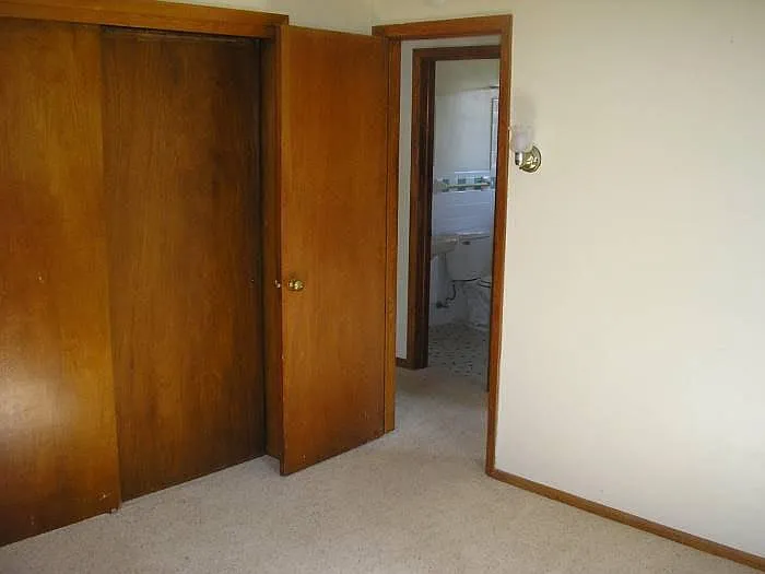 2301 Oak St — Photo 4