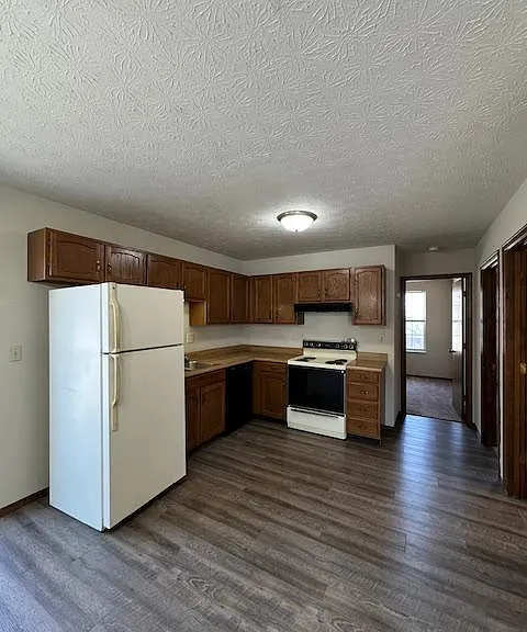 104 Clark St #104 — Photo 8