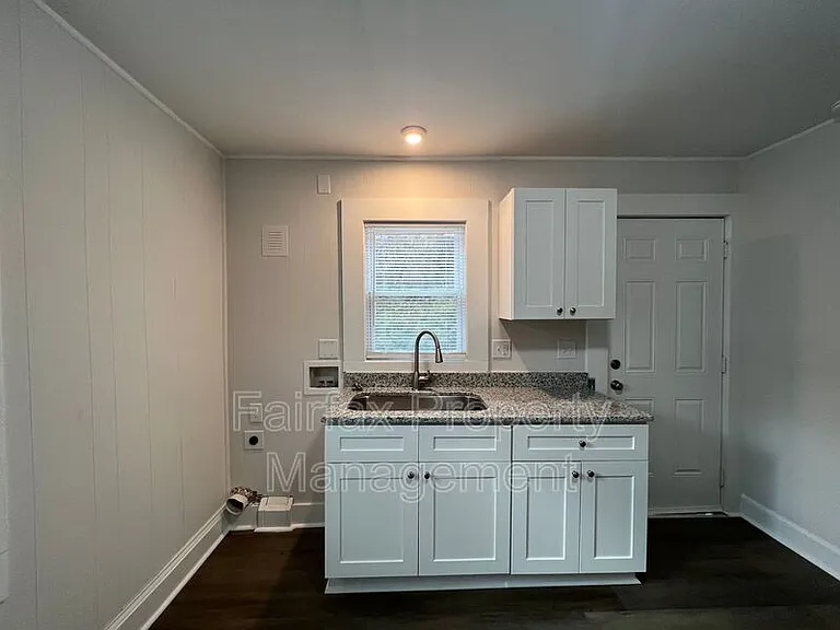 215 Temple Ave — Photo 17