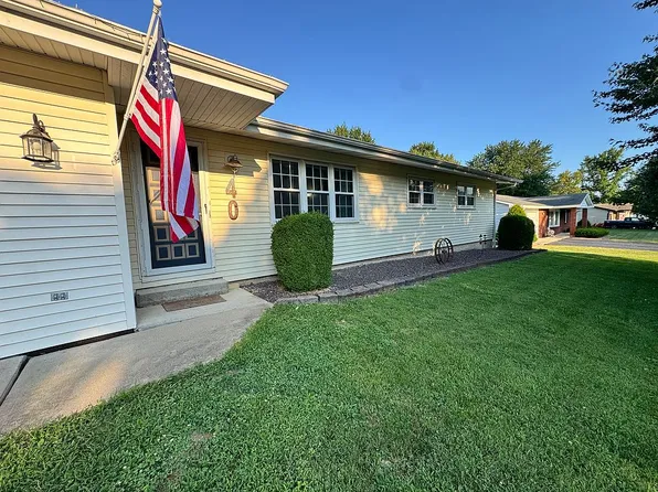 40 Lashmet Dr, Winchester, IL 62694