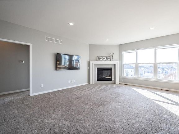 3rd image of 773 Archer Dr