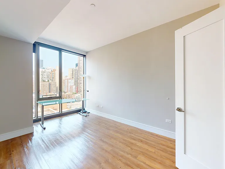 237 E 34th St #1504 — Photo 16