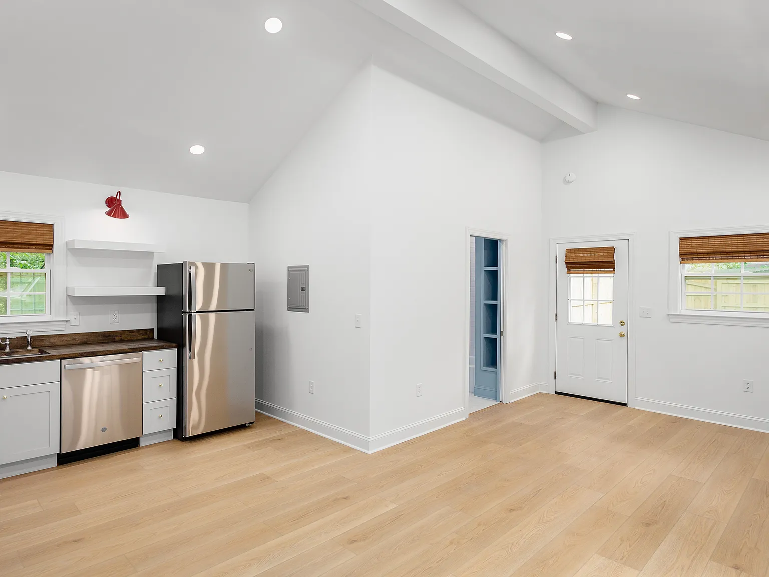 Studio, 400 sqft, $1,200 — Photo 4