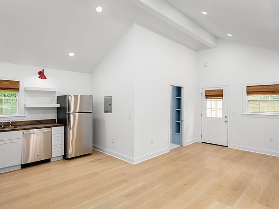 4th image of 1060 Stewart Ave #2