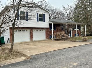 2332 Mickey Dr, High Ridge, MO 63049